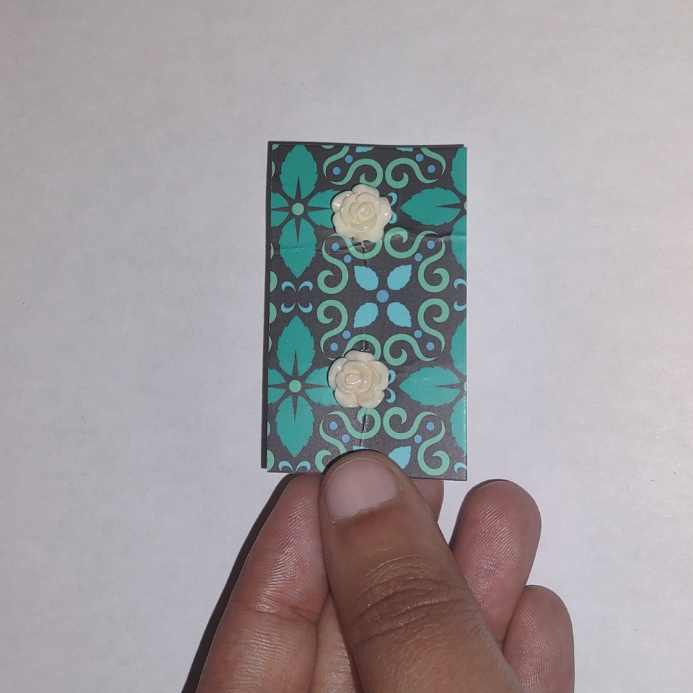 NWT Rose Earrings